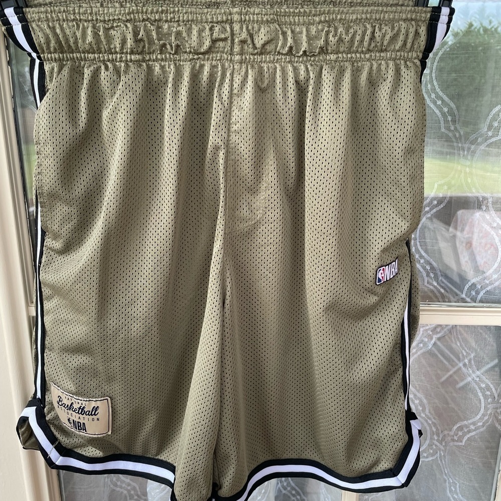 NBA Licensed Mesh Basketball Shorts Y2K Era Men’s Size M 🏀
